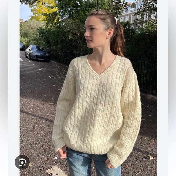 Brandy Melville Sweaters - Brandy Melville NIKKI HEAVY WOOL CABLE KNIT SWEATER